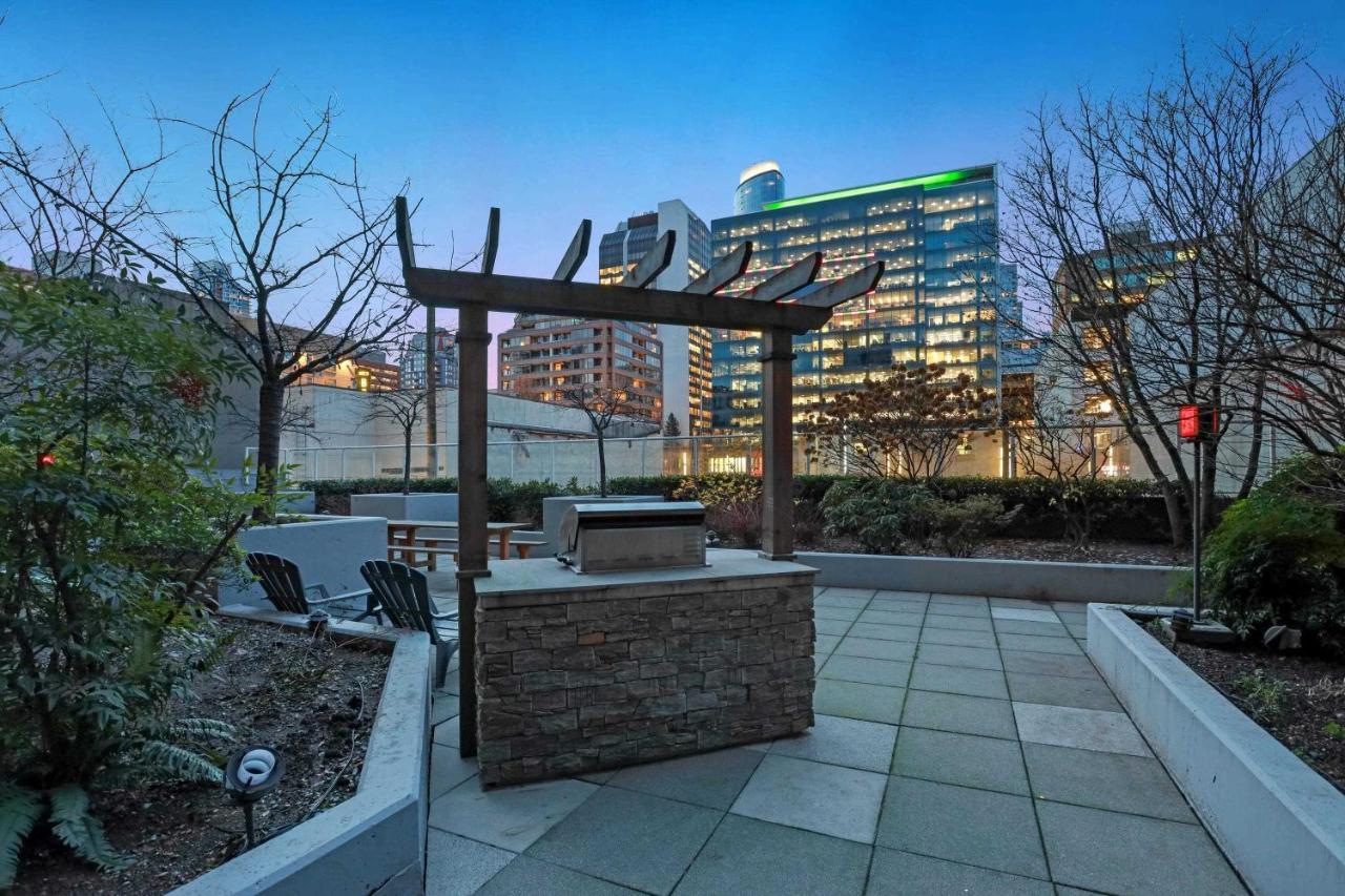 Ferienwohnung Rare Find Loft With Full Kitchen At Heart Of Downtown Vancouver Exterior foto